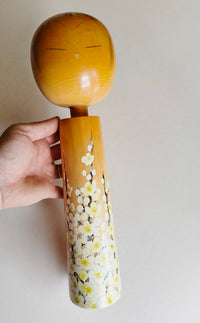 Trés grande poupée japonaise en bois "Kokeshi" 370mm "Takahashi Hashime" (1918-2002)