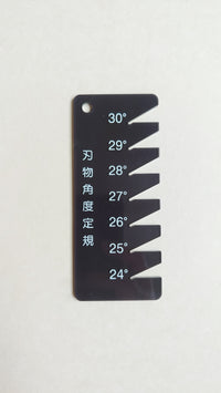 Jauge d'angle de vérification pour vos ciseaux japonais.