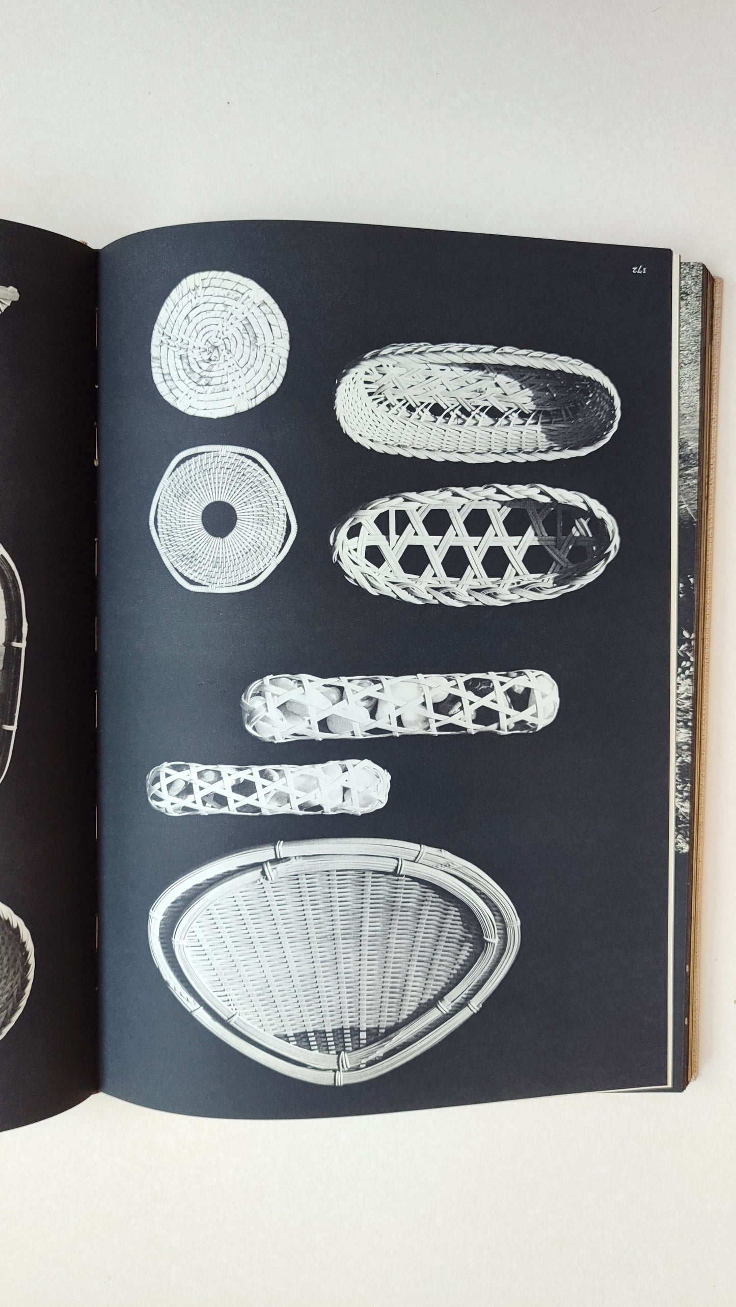 Livre "Japon beauté des formes" (Pierre - Métal - Fibres - Bambou) par Donald Richie