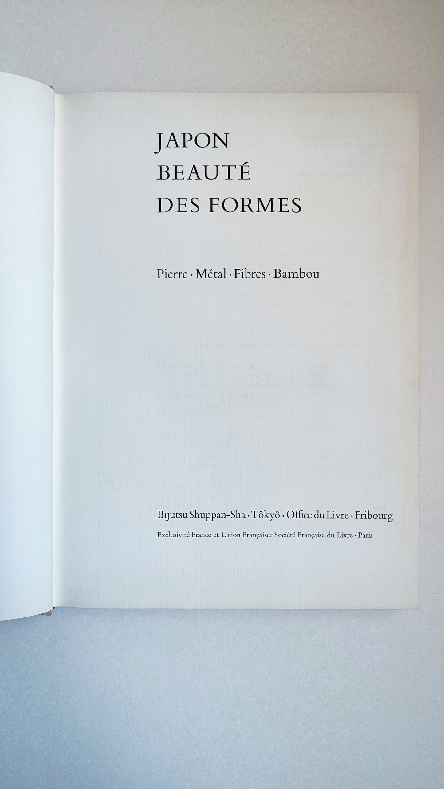Livre "Japon beauté des formes" (Pierre - Métal - Fibres - Bambou) par Donald Richie