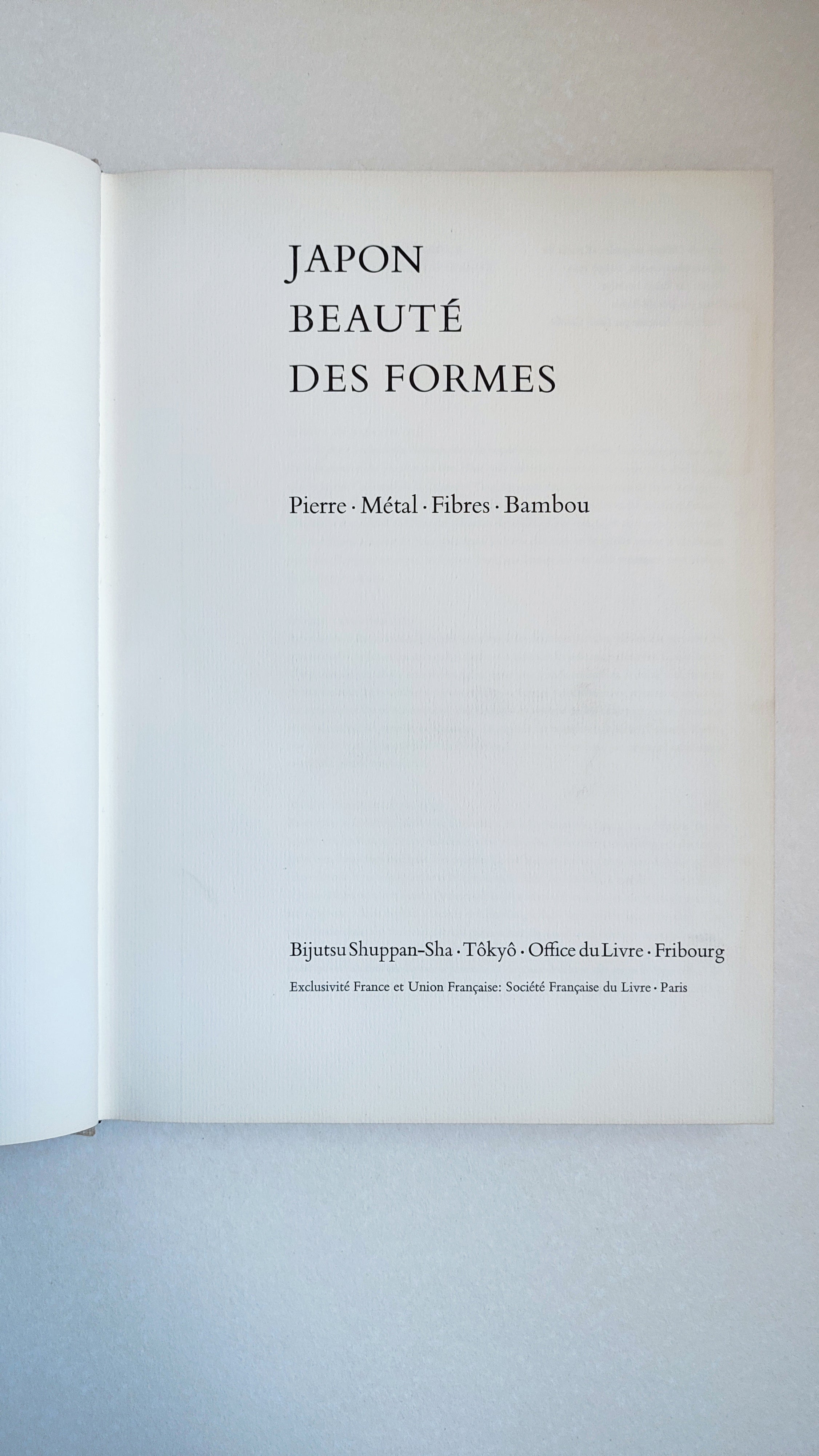 Livre "Japon beauté des formes" (Pierre - Métal - Fibres - Bambou) par Donald Richie