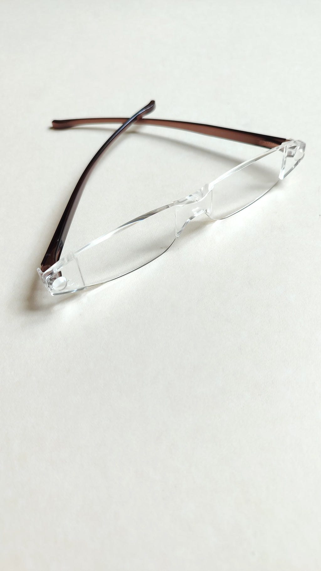 Paire de lunettes grossissantes 1.6X