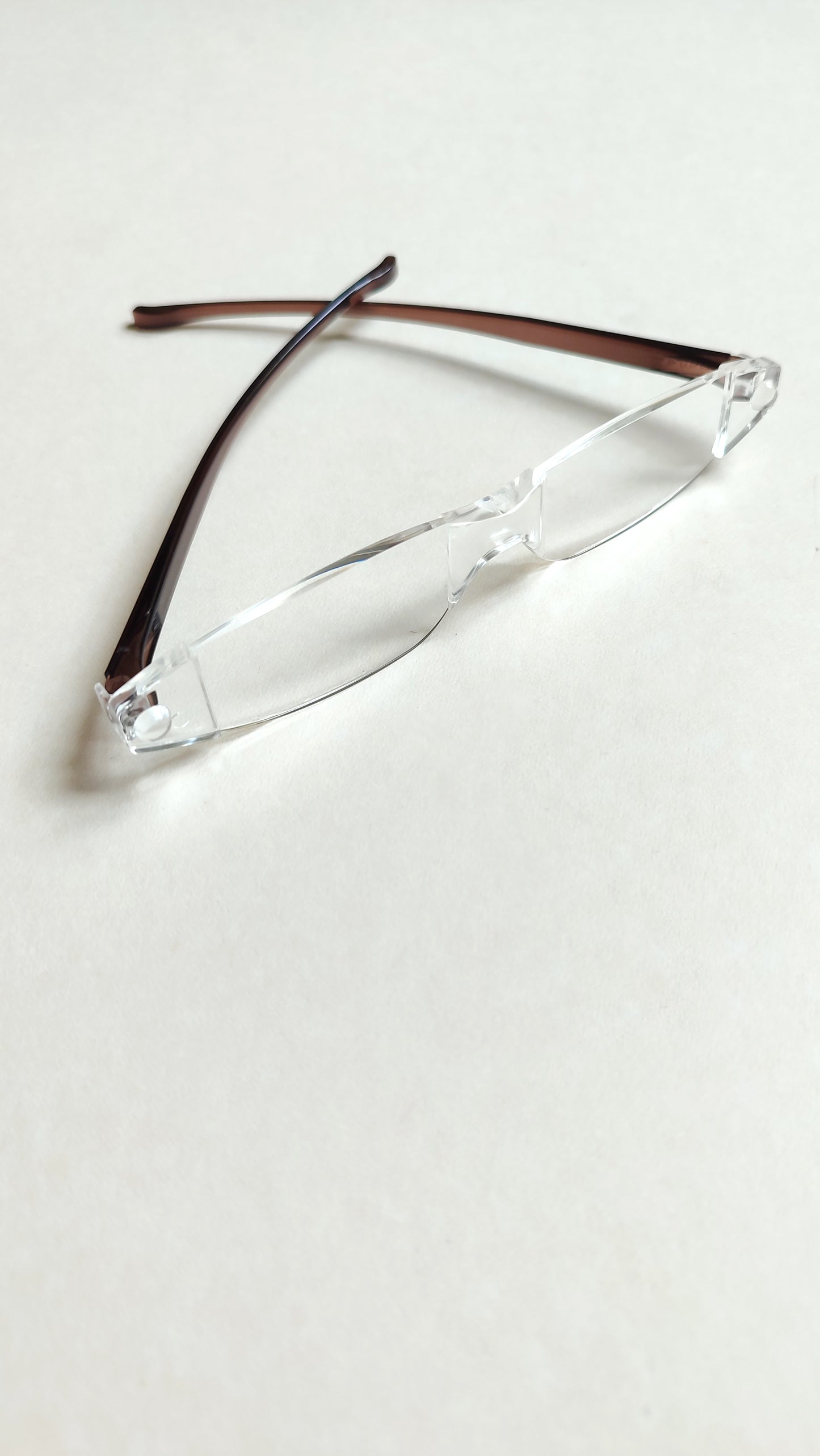 Paire de lunettes grossissantes 1.6X