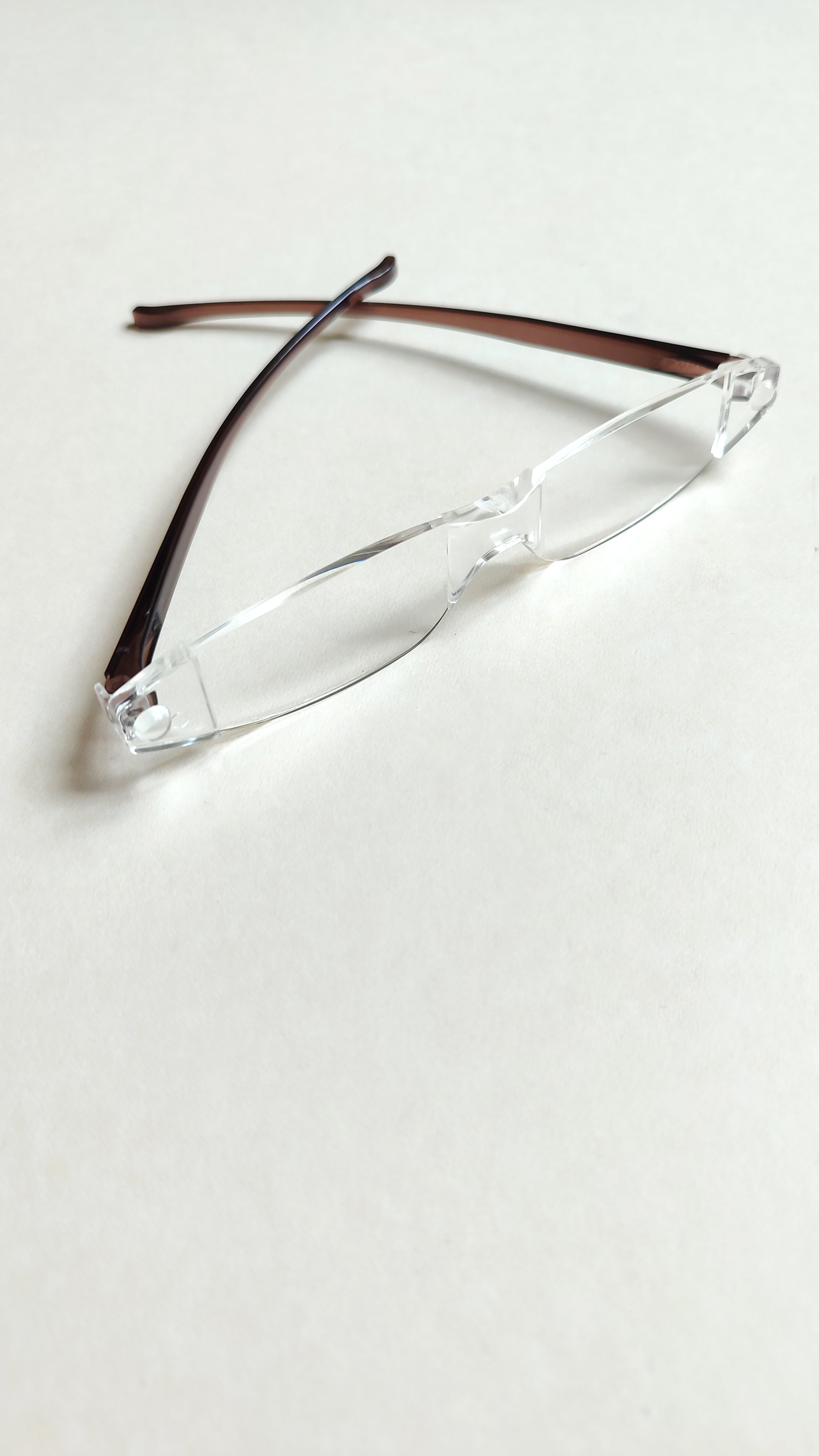 Paire de lunettes grossissantes 1.6X