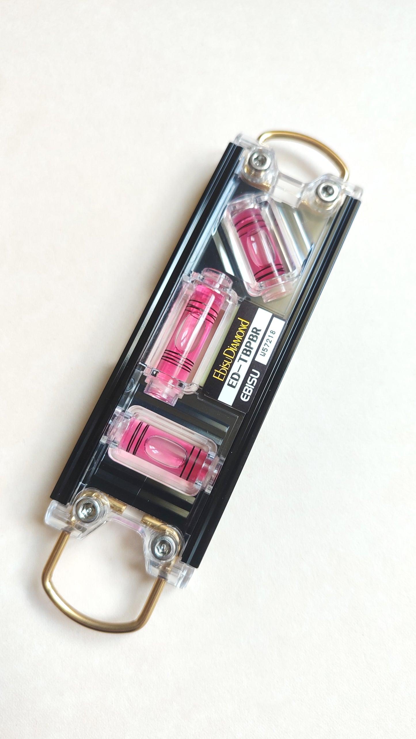 Niveau à bulle magnétique "Ebisu" Pink/Black