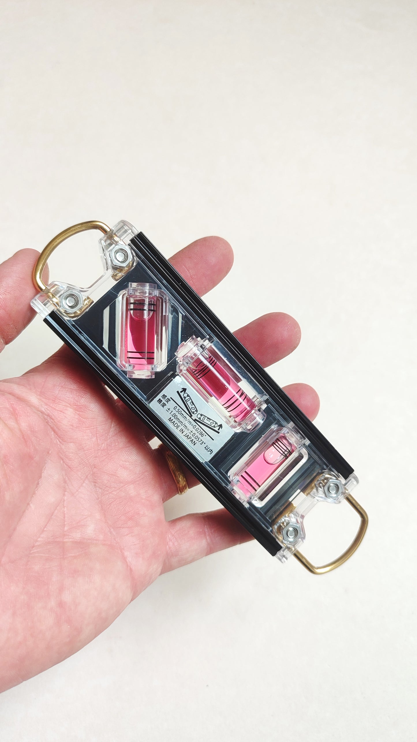 Niveau à bulle magnétique "Ebisu" Pink/Black