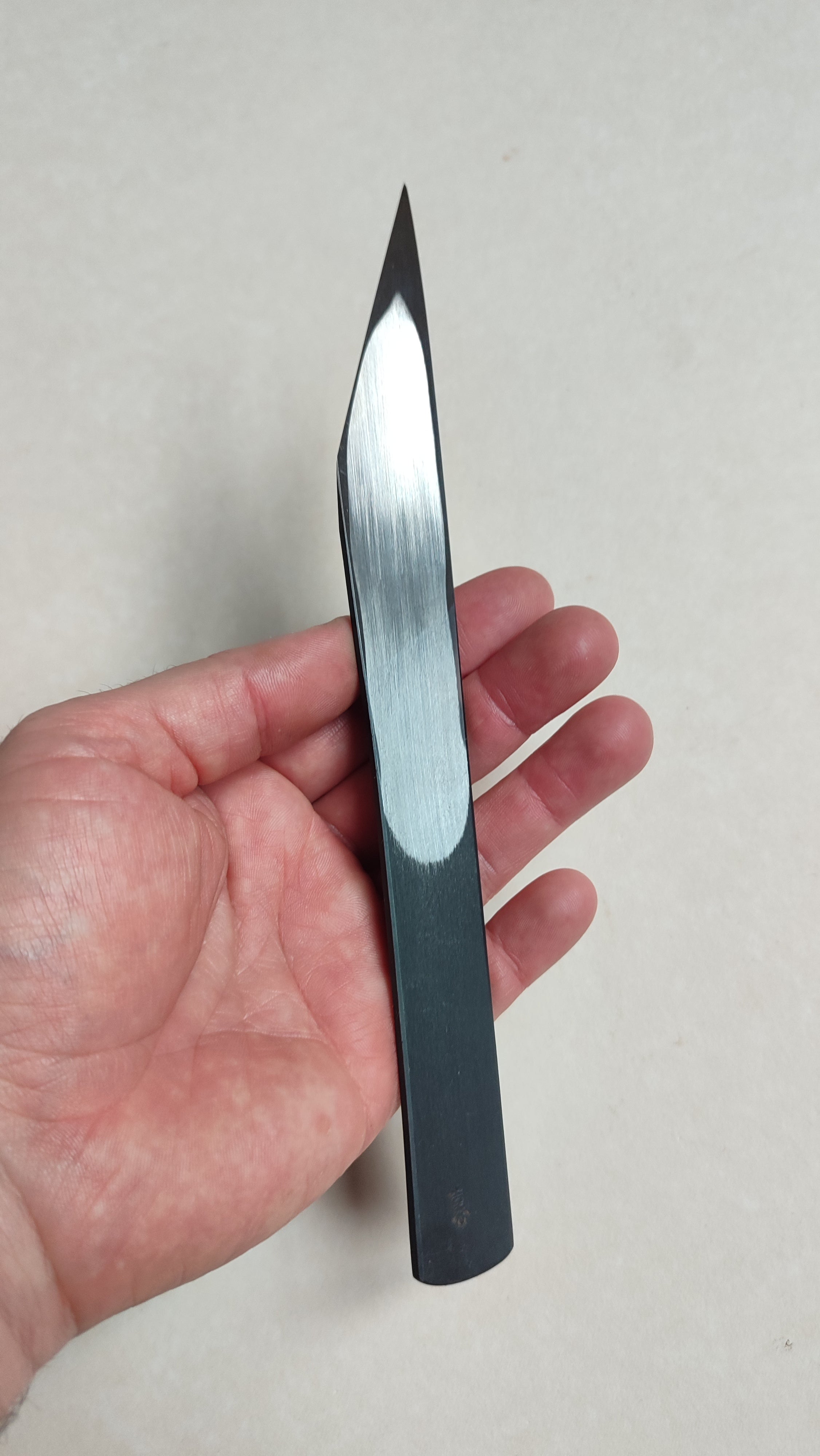 Couteau japonais "Kiridashi" forgé par Yoshihide Sakamitsu 24mm "Tsuchime"