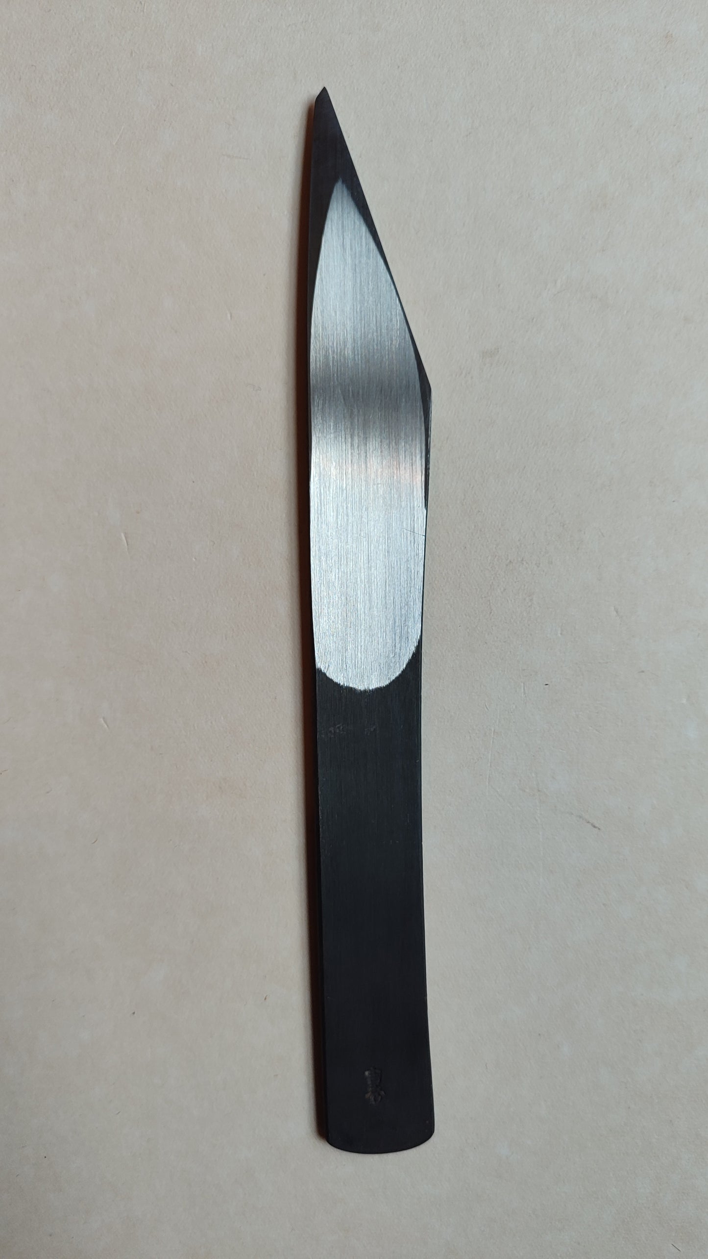 Couteau japonais gaucher "Kiridashi" forgé par Yoshihide Sakamitsu 24mm "Kurouchi"