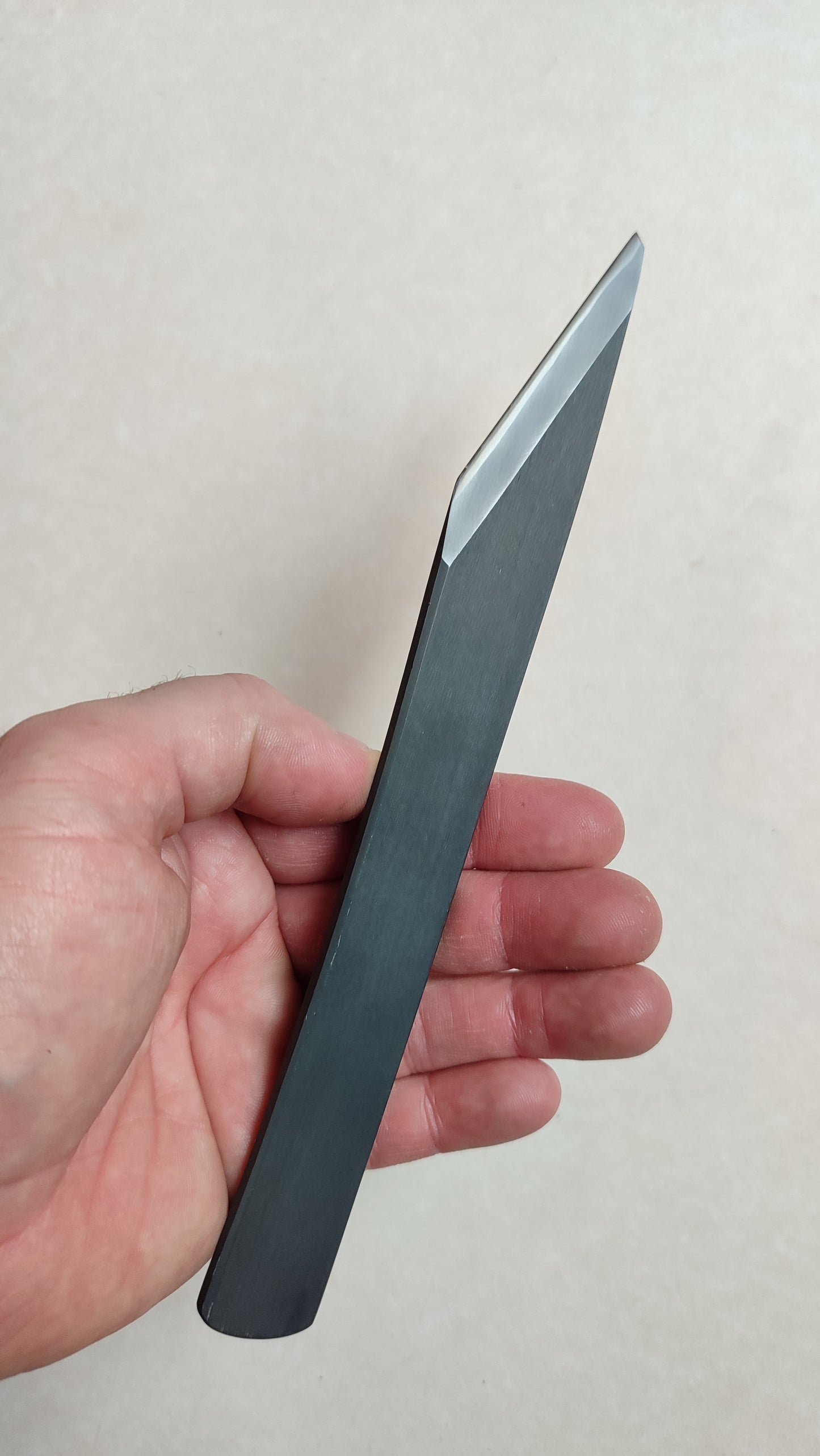 Couteau japonais gaucher "Kiridashi" forgé par Yoshihide Sakamitsu 24mm "Kurouchi"