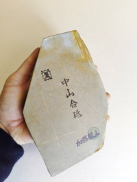 Petite pierre d'affûtage naturelle japonaise JNAT "Toishi"  180 X 125 X 20mm "Nakayama" 900gr