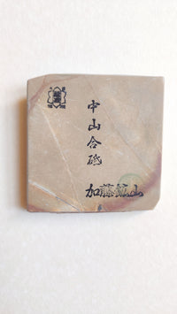 Petite pierre d'affûtage naturelle japonaise JNAT "Koppa"  95 X 93 X 21 mm "Nakayama"