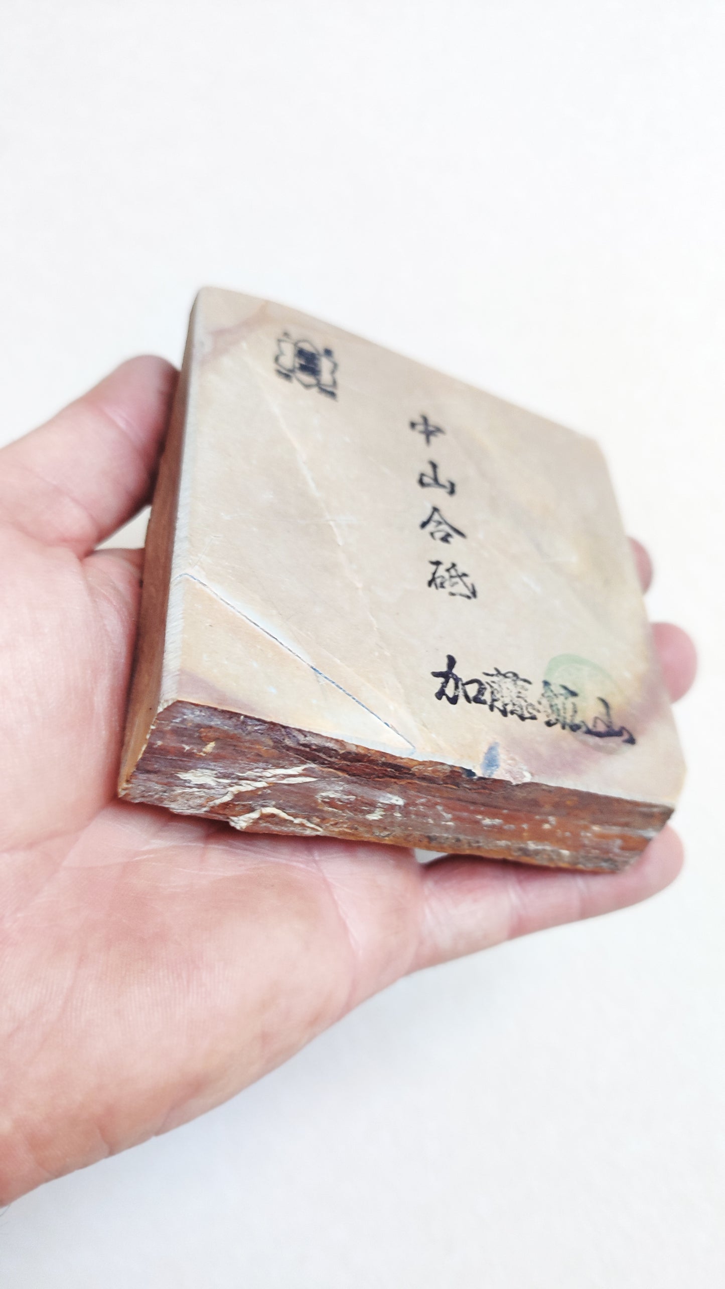 Petite pierre d'affûtage naturelle japonaise JNAT "Koppa"  95 X 93 X 21 mm "Nakayama"