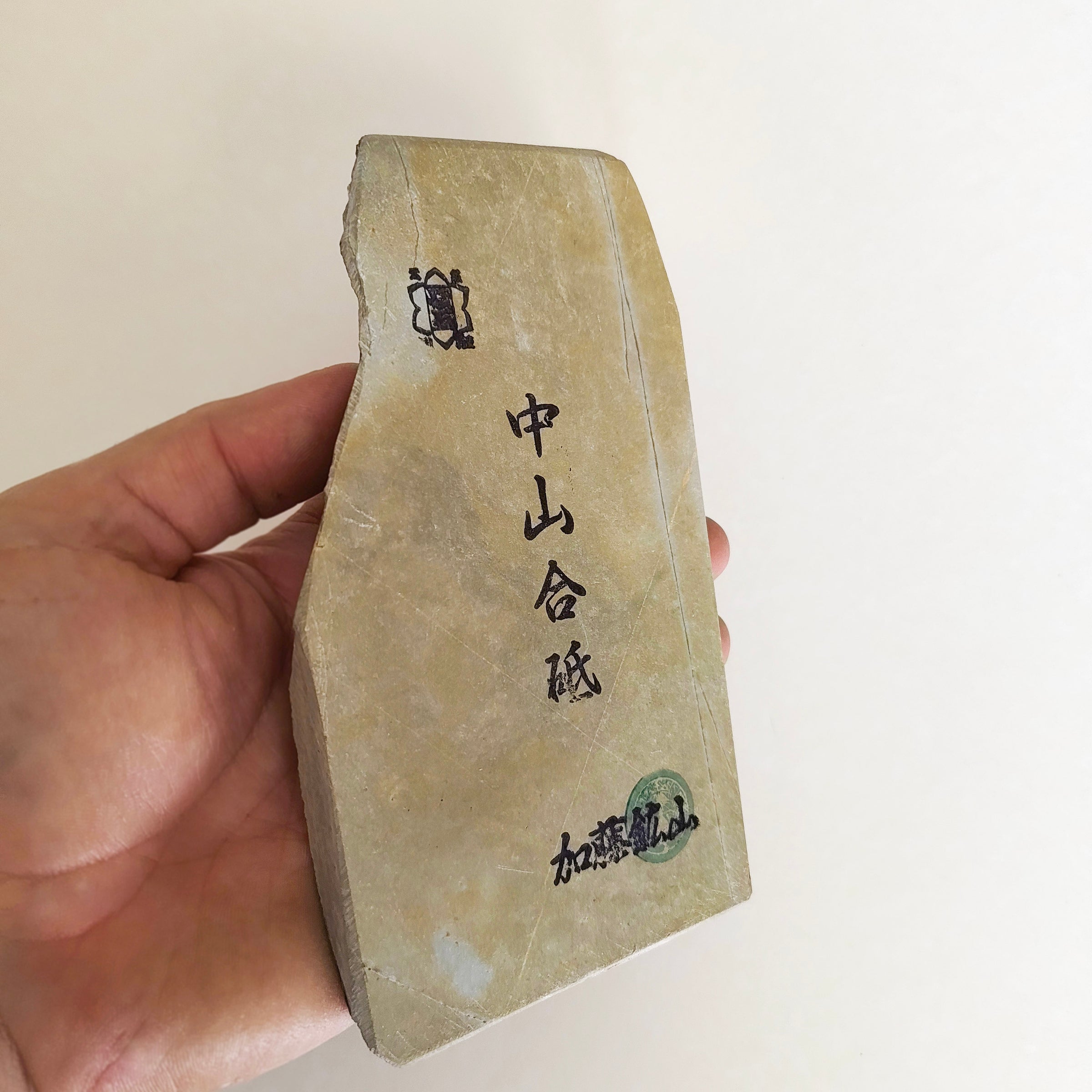 Petite pierre d'affûtage naturelle japonaise JNAT "Koppa"  162 X 95 X 15mm "Nakayama" 435gr