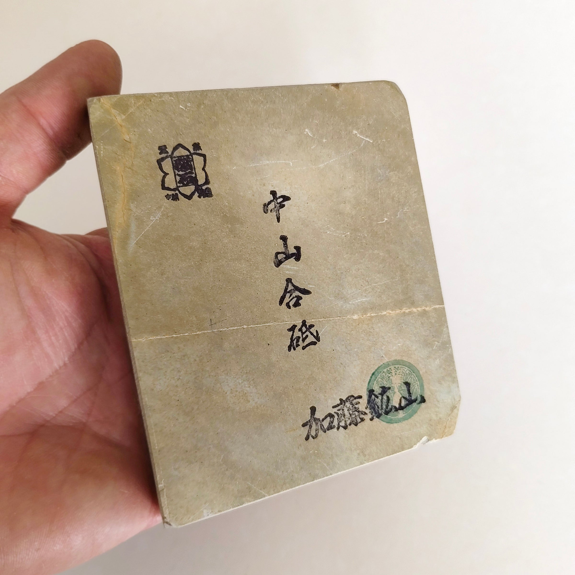 Petite pierre d'affûtage naturelle japonaise JNAT "Koppa"  110 X 91 X 17,5mm "Nakayama"440gr