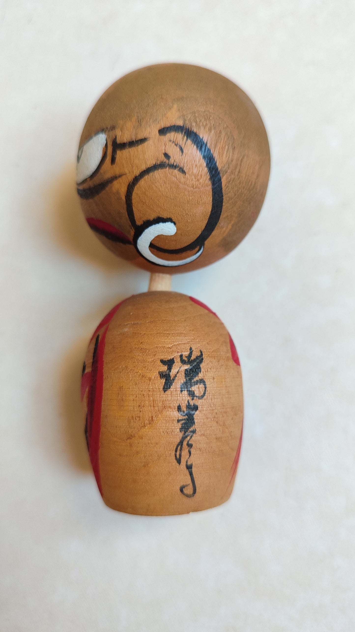 Petite poupée japonaise "Kokechi" en bois 90mm "Daruma"