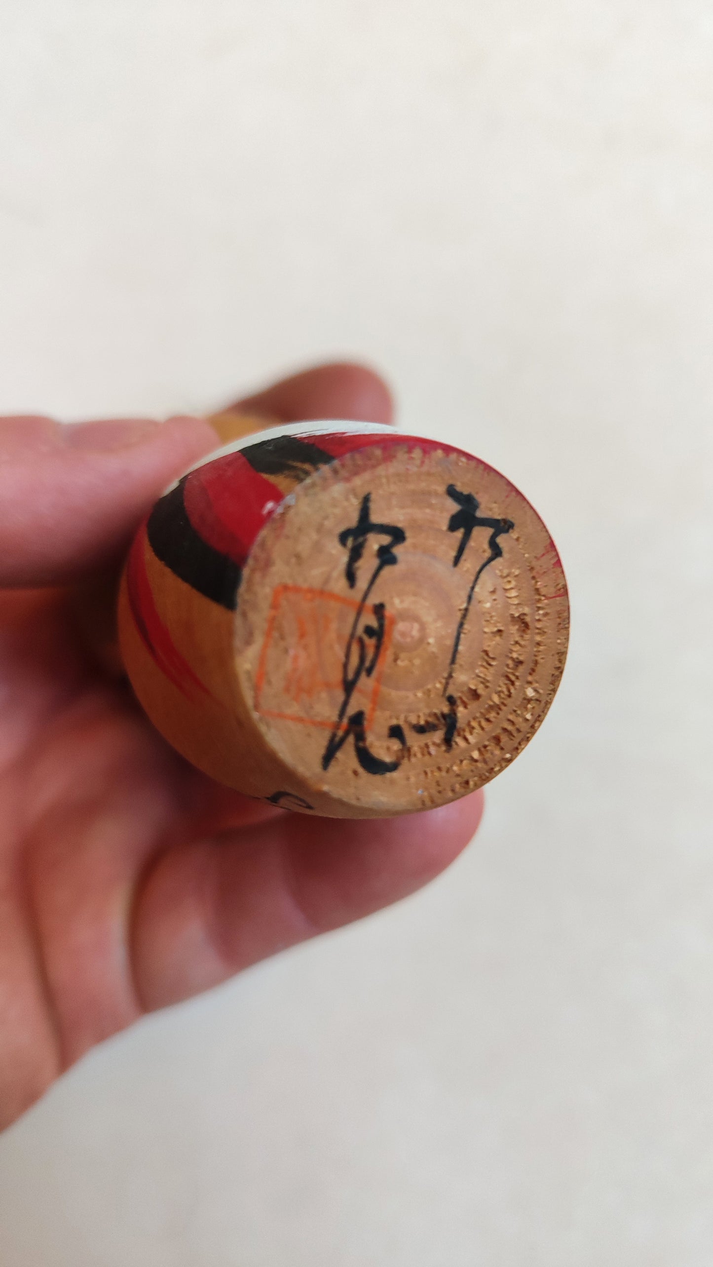 Petite poupée japonaise "Kokechi" en bois 90mm "Daruma"