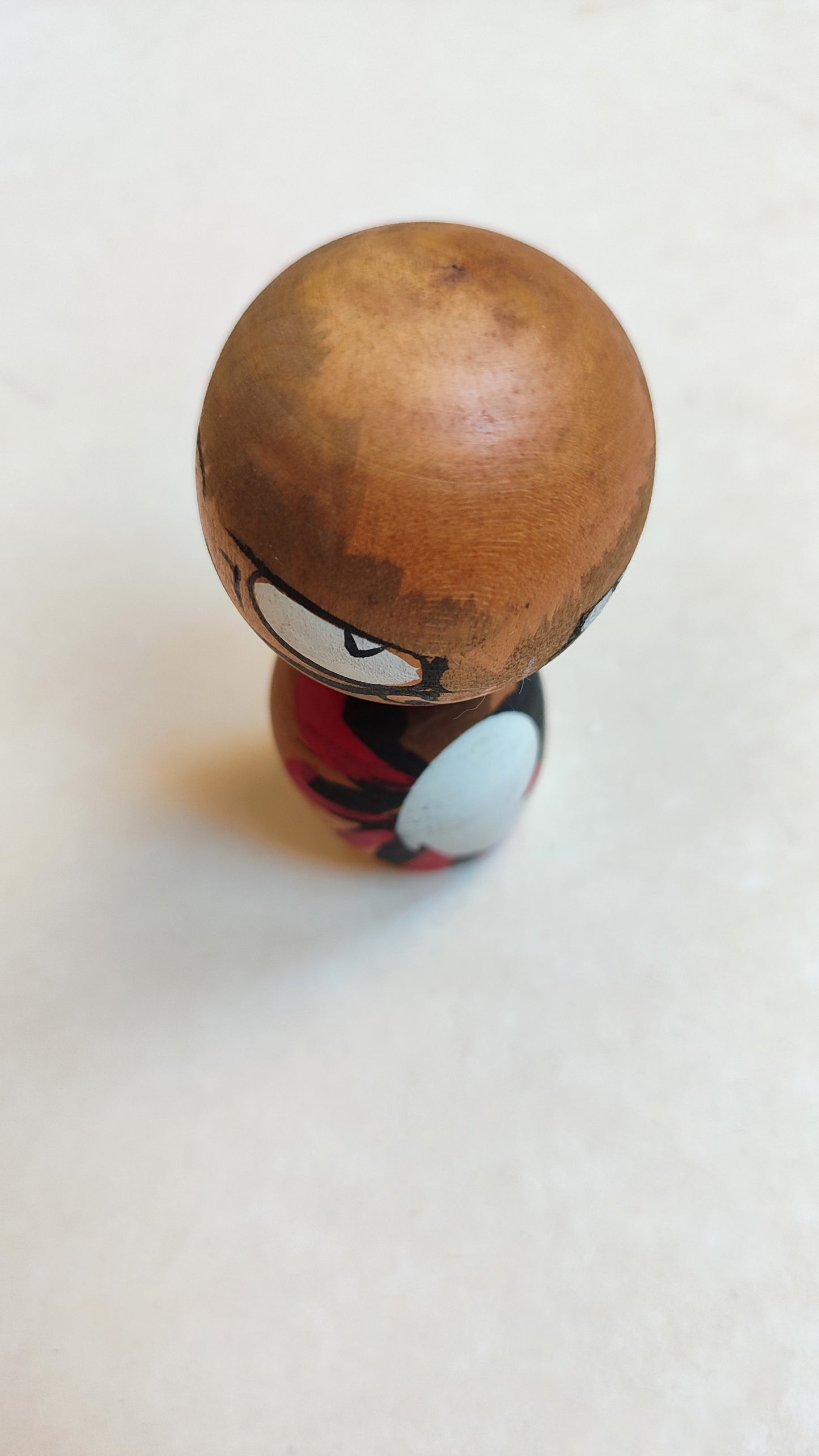 Petite poupée japonaise "Kokechi" en bois 90mm "Daruma"
