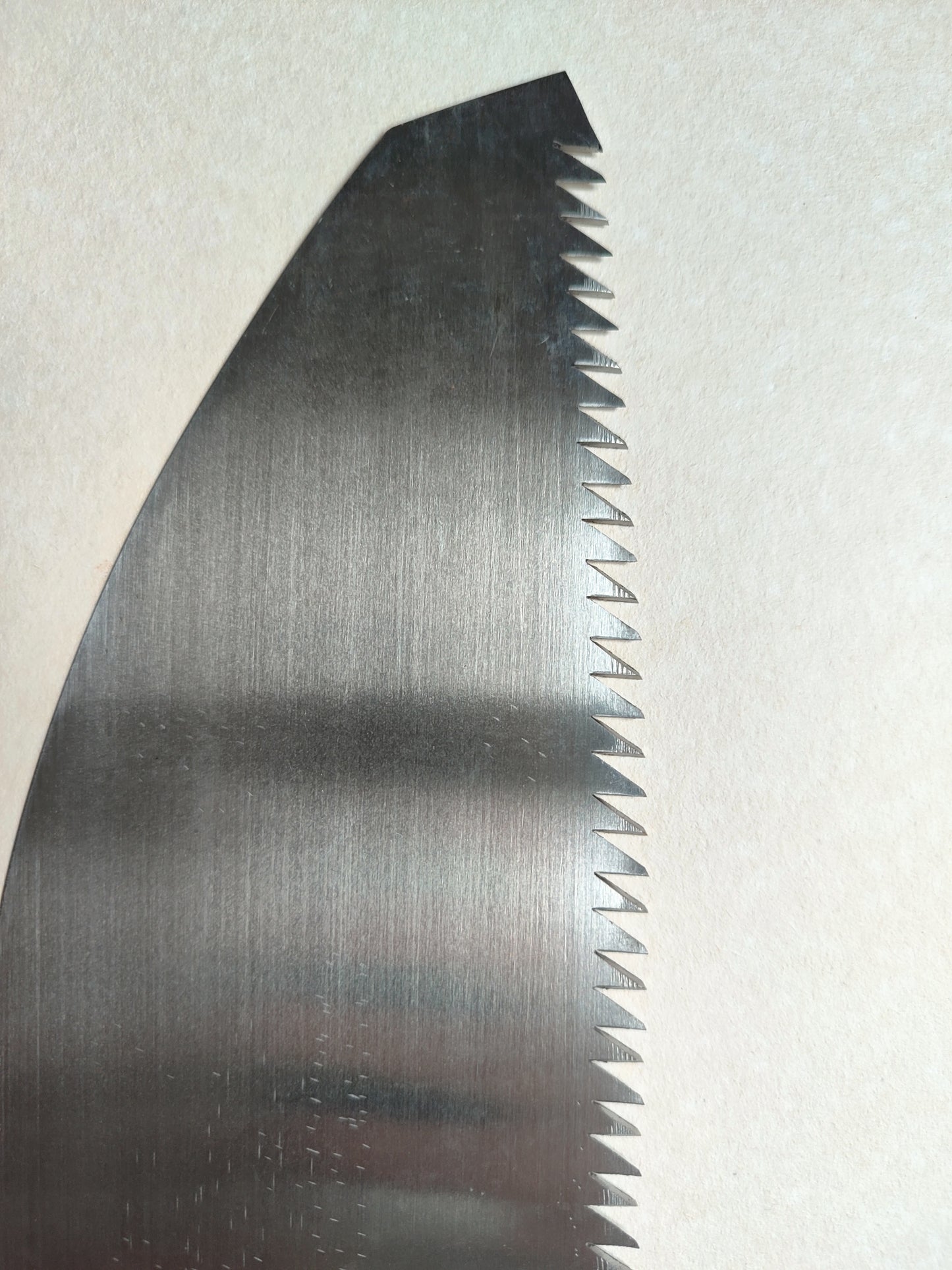 Longue scie japonaise forgée "Anahiki-nokogiri" 390mm "Koichi Nakamatsuzai"