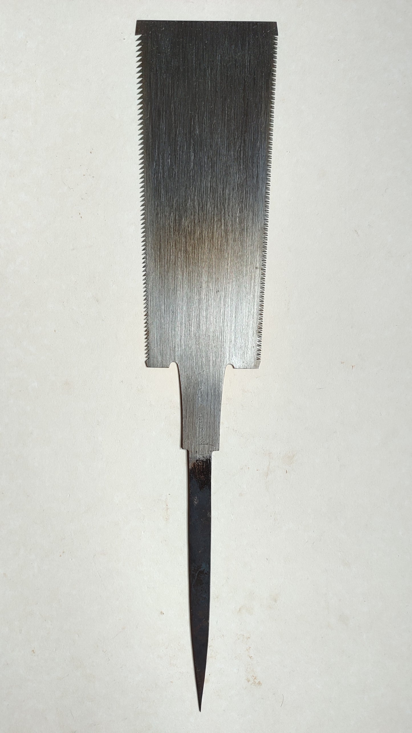 Magnifique scie japonaise forgée "Ryoba" 210mm