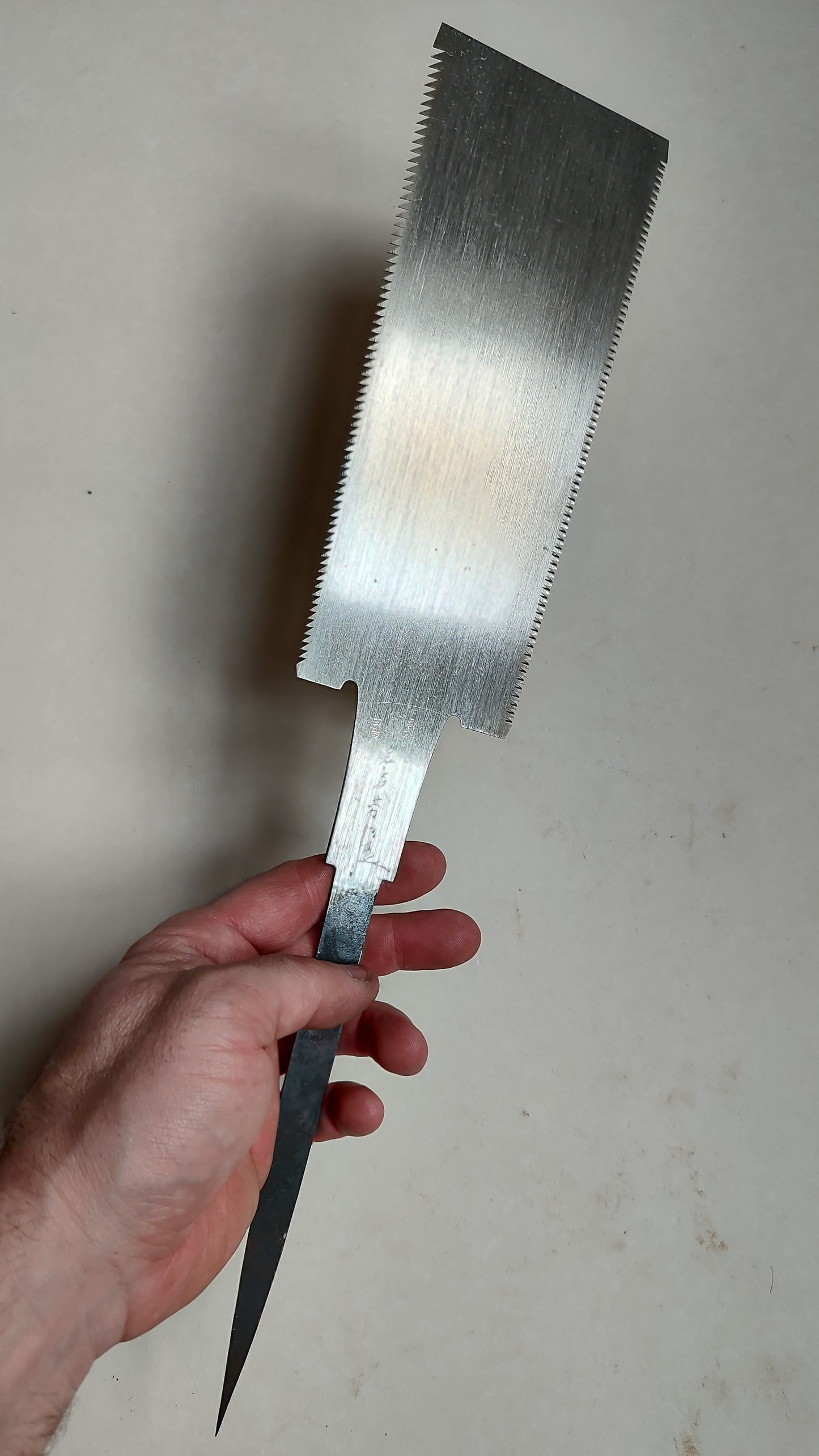 Magnifique scie japonaise forgée "Ryoba" 210mm