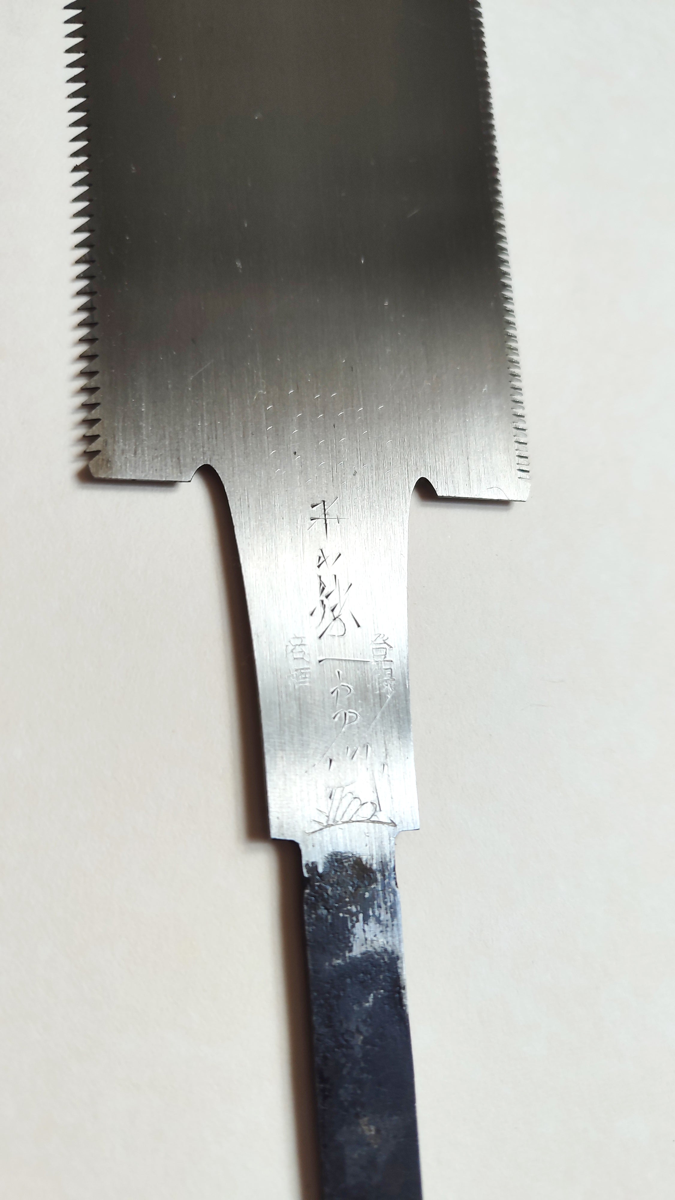 Magnifique scie japonaise forgée "Ryoba" 210mm
