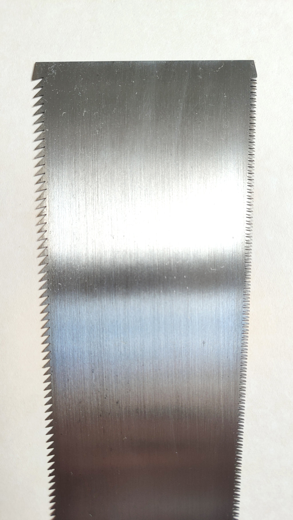 Magnifique scie japonaise forgée "Ryoba" 210mm