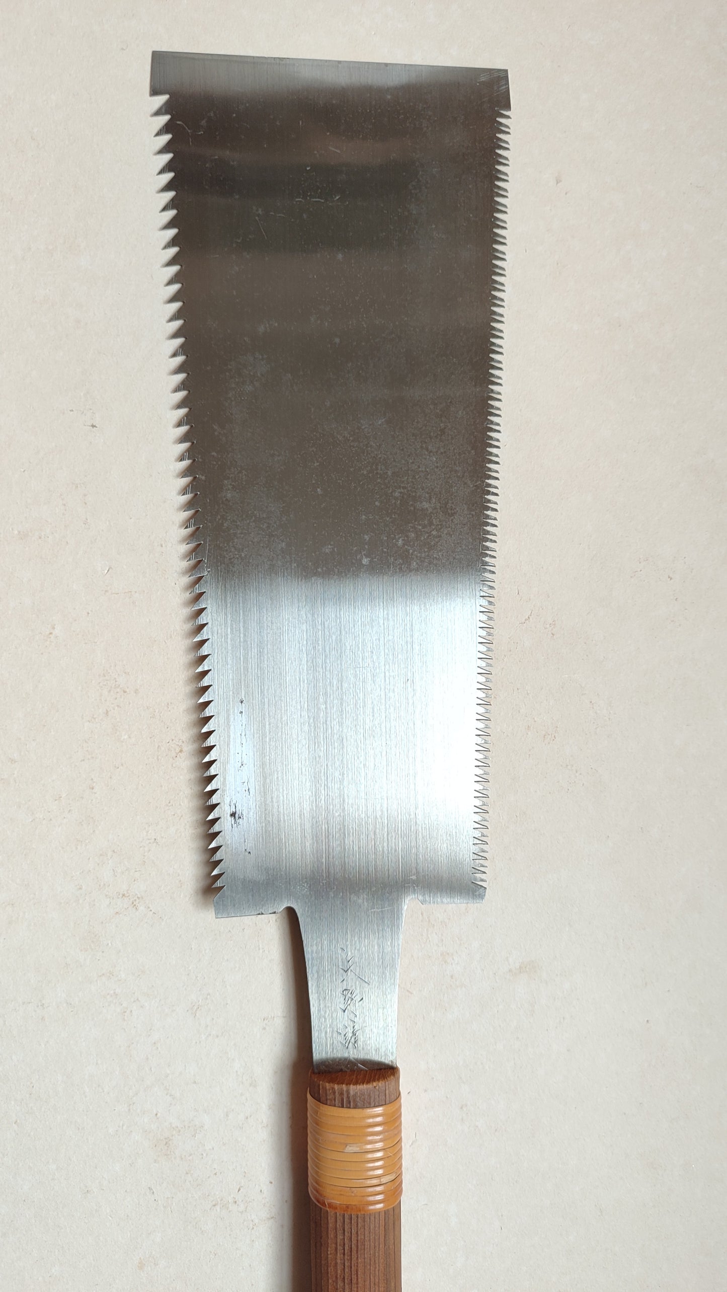 Excellente scie japonaise forgée "Ryoba" 295mm "Yona"