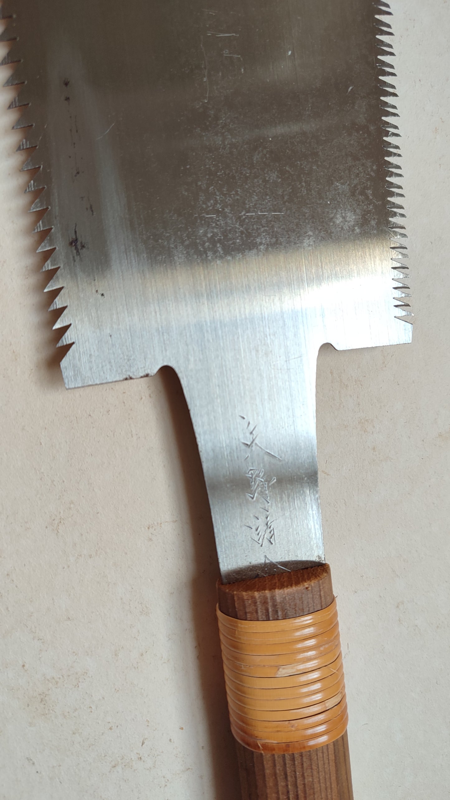 Excellente scie japonaise forgée "Ryoba" 295mm "Yona"