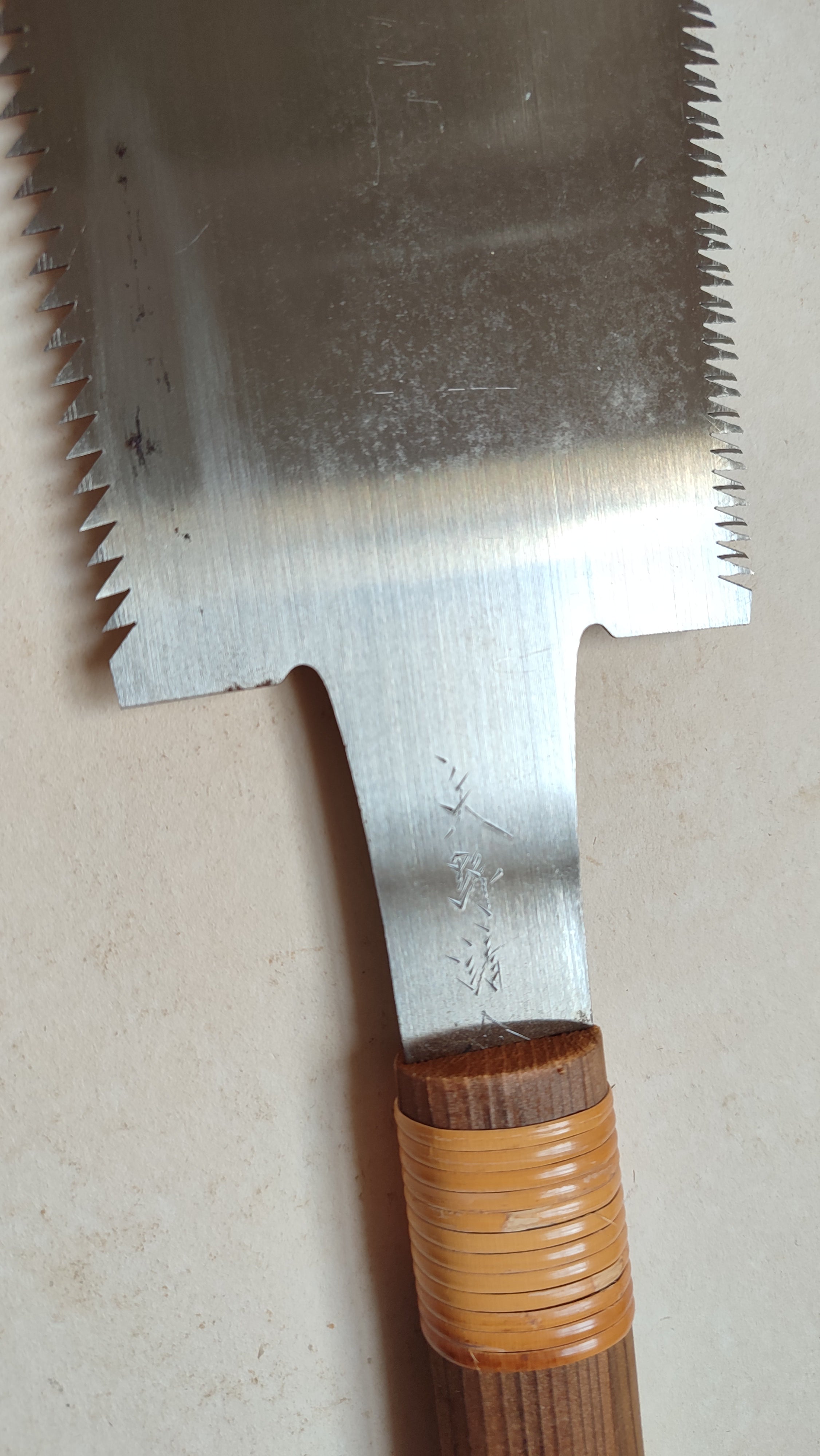 Excellente scie japonaise forgée "Ryoba" 295mm "Yona"