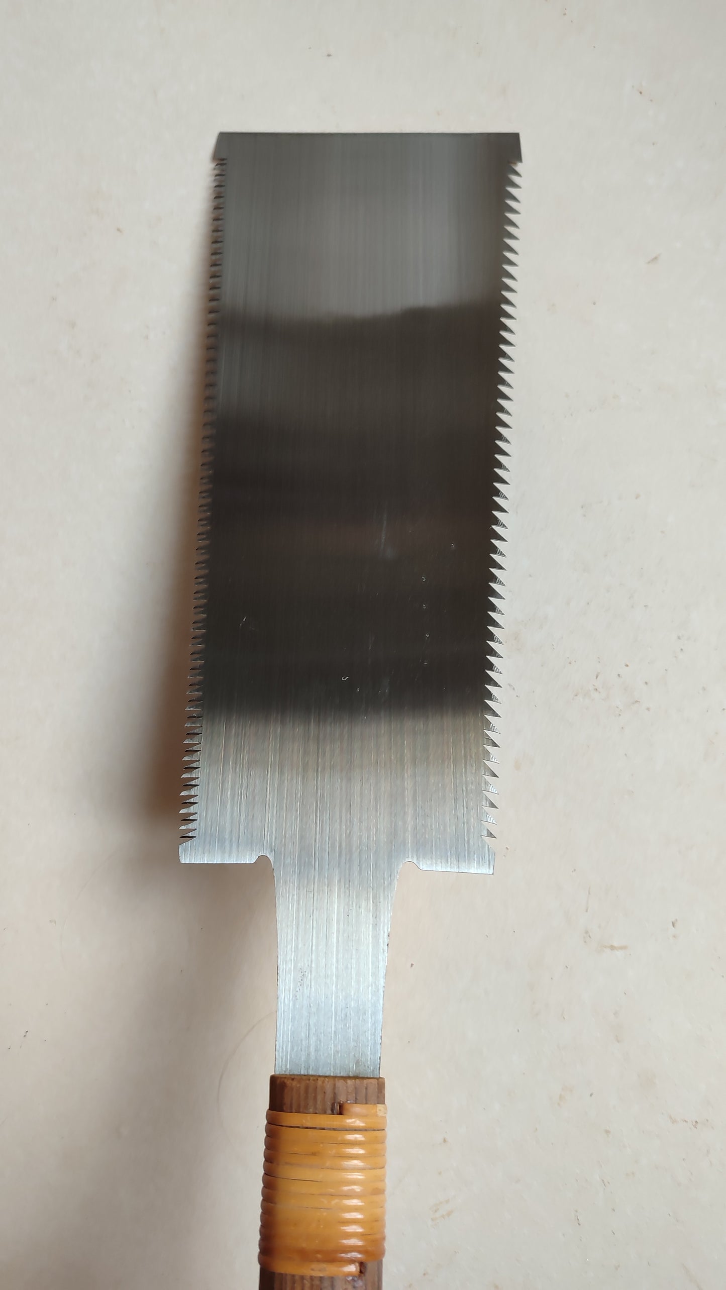 Excellente scie japonaise forgée "Ryoba" 295mm "Yona"