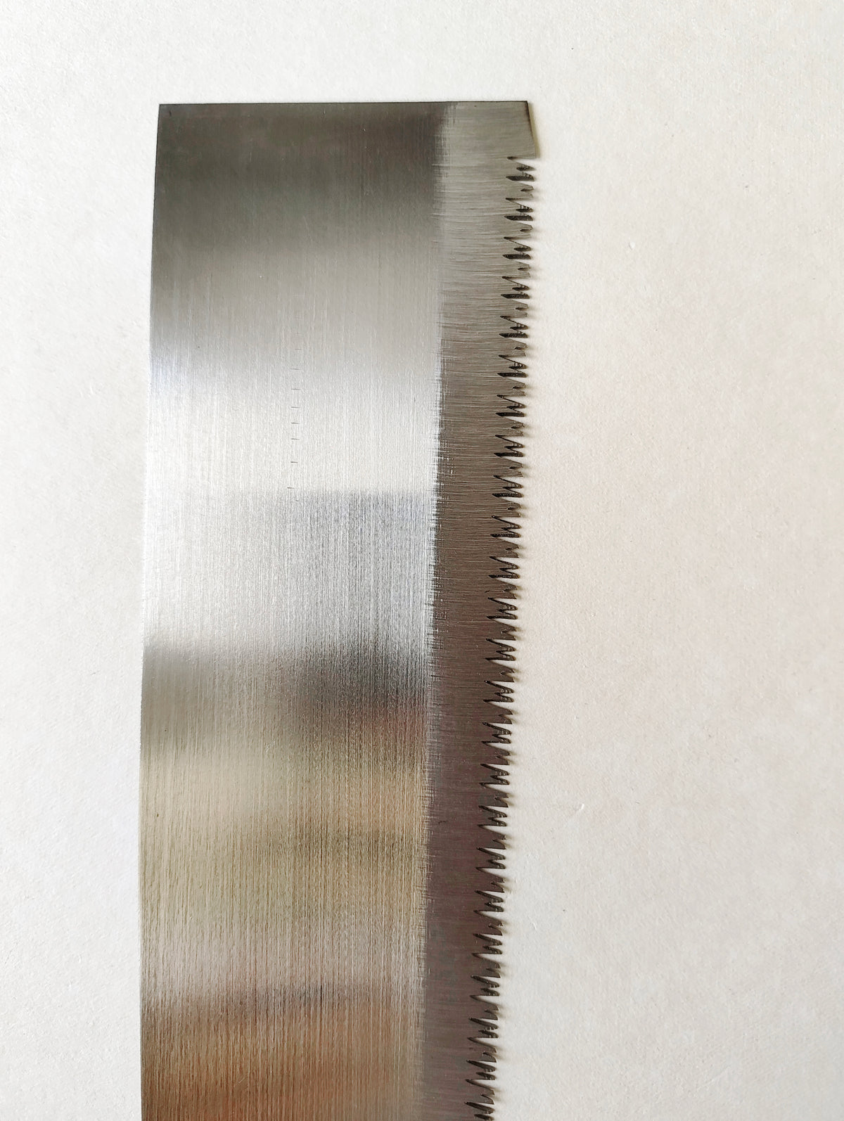 Scie japonaise forgée "Kataba" 240mm "Eisuke Karasawa" bois durs