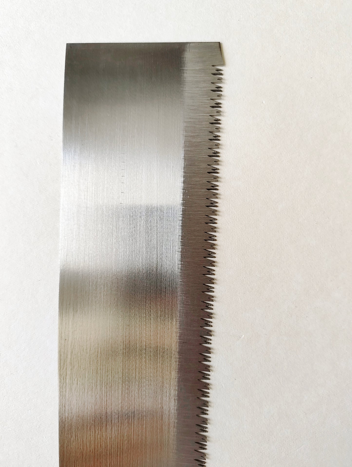 Scie japonaise forgée "Kataba" 240mm "Eisuke Karasawa" bois durs