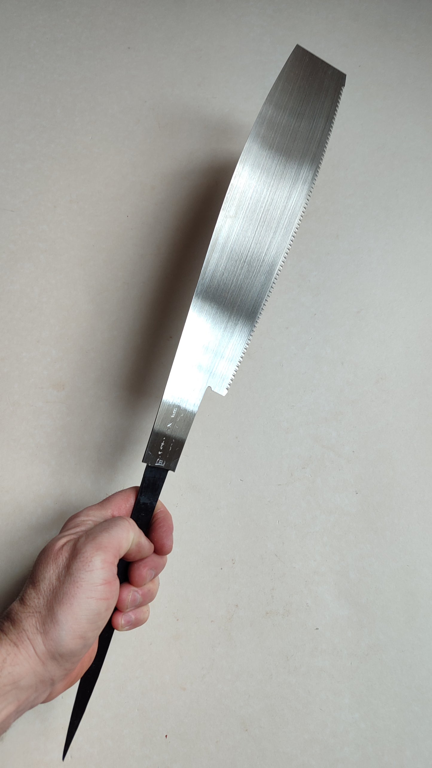 Scie japonaise forgée pour le travers du fil "Kataba" 270mm 'Kinemon Okano"
