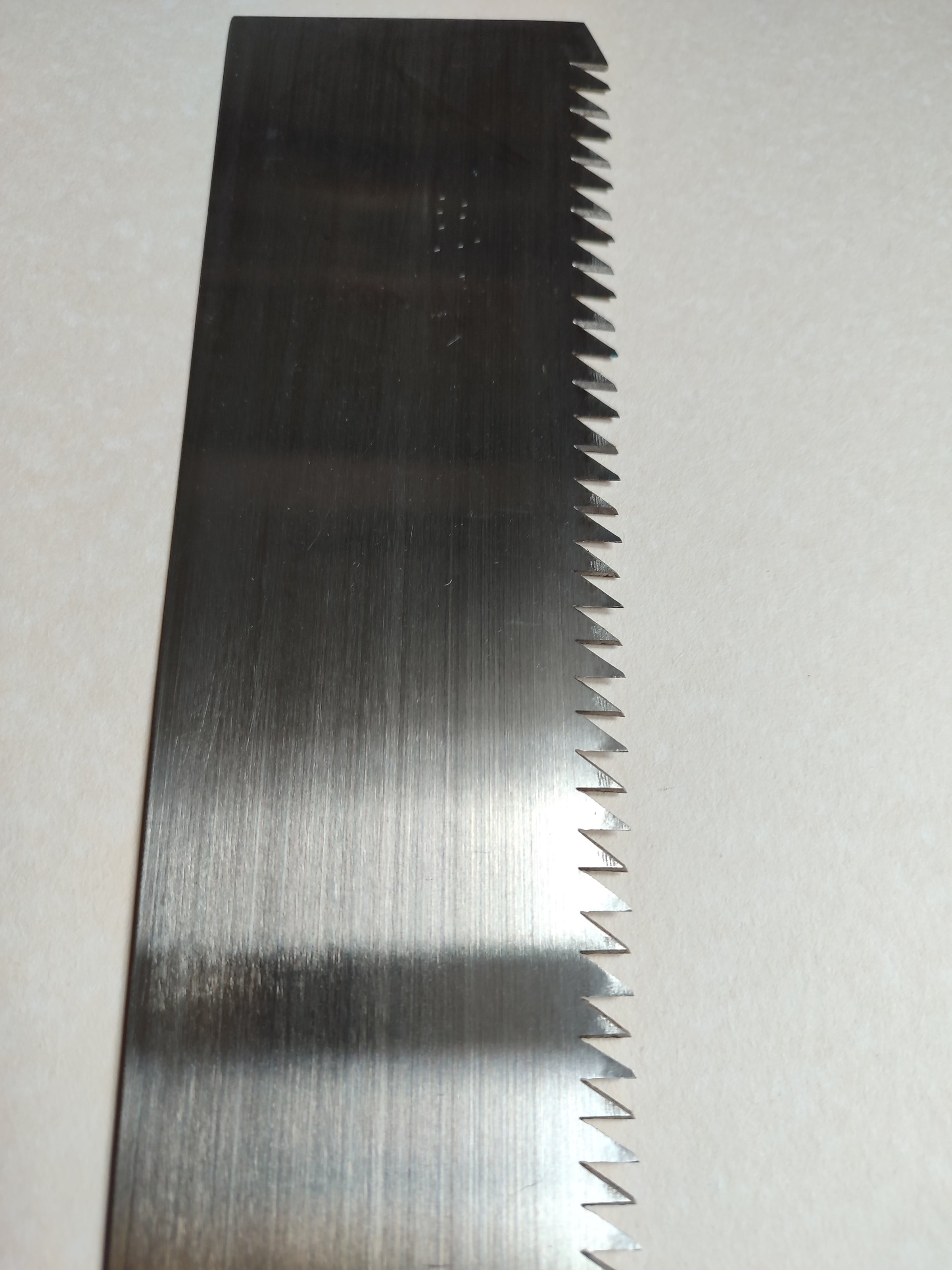 Très grande scie japonaise forgée "Temagorii-nokogiri" 450mm "Unokichi"