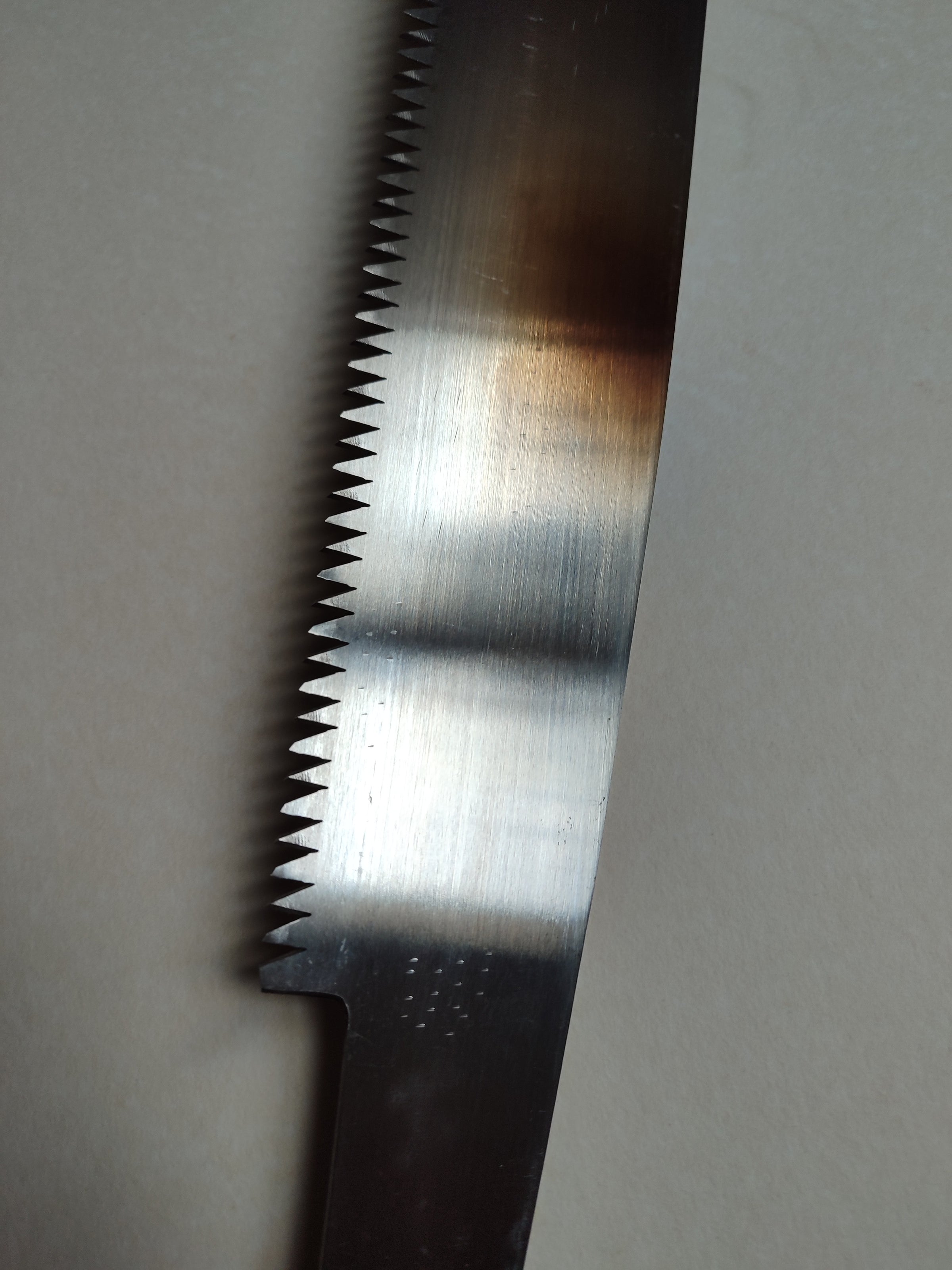 Très grande scie japonaise forgée "Temagorii-nokogiri" 450mm "Unokichi"