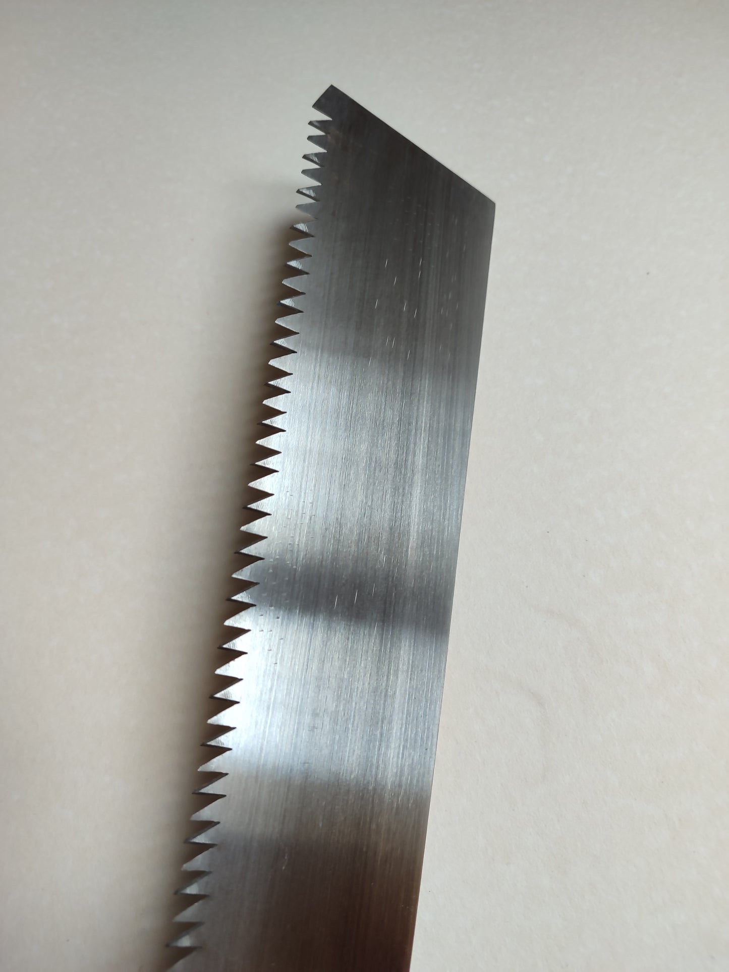 Très grande scie japonaise forgée "Tatebiki-nokogiri" 450mm "Unokichi"