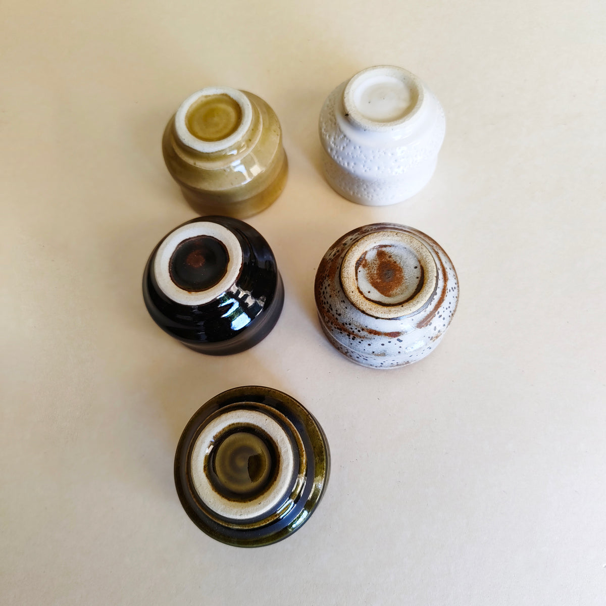 Set med fem temuggar i Mino-keramik 70 mm