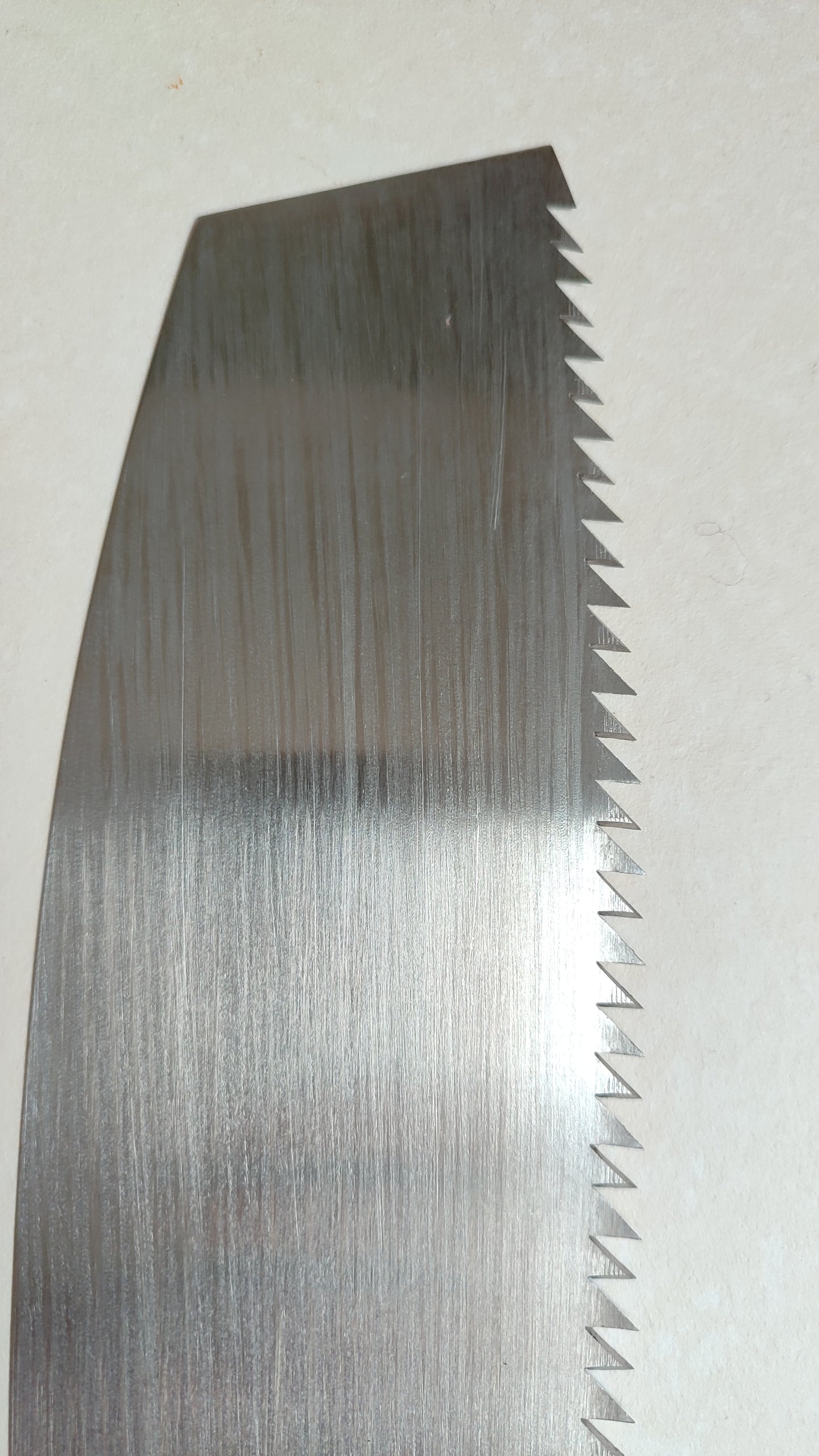 Longue scie japonaise forgée "Anahiki-nokogiri" 420mm "Akihiro Uchitora"