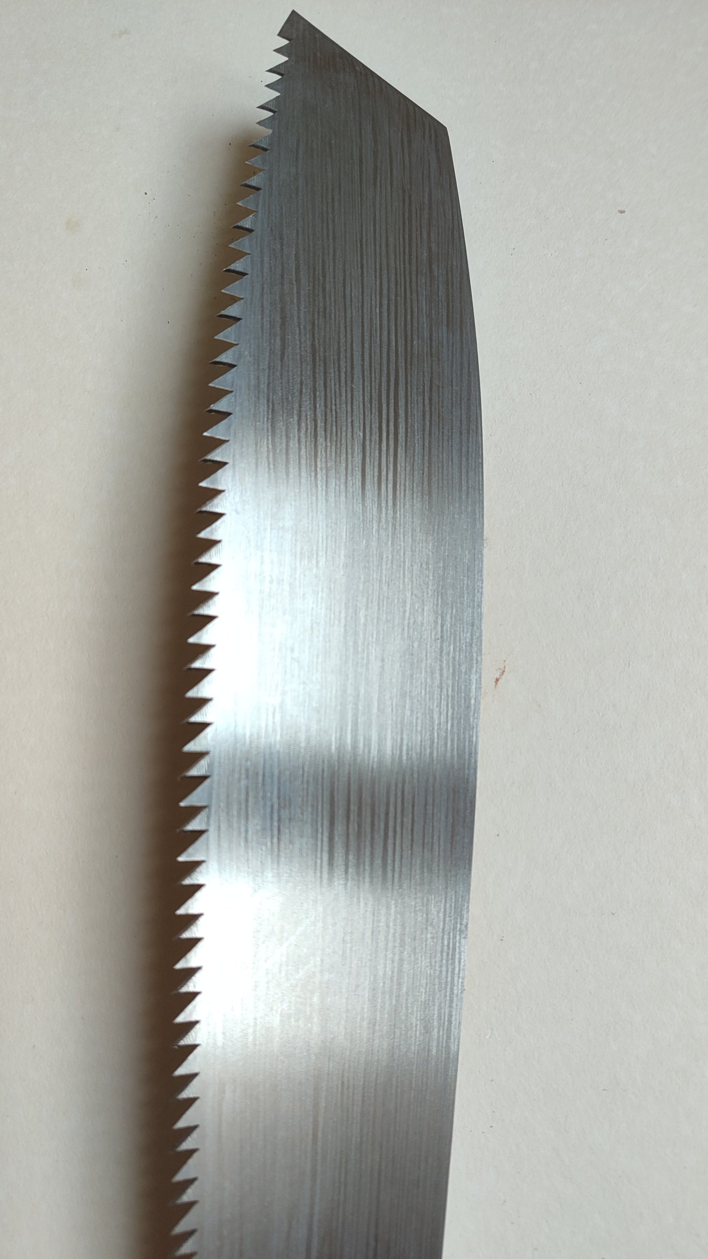 Longue scie japonaise forgée "Anahiki-nokogiri" 420mm "Akihiro Uchitora"