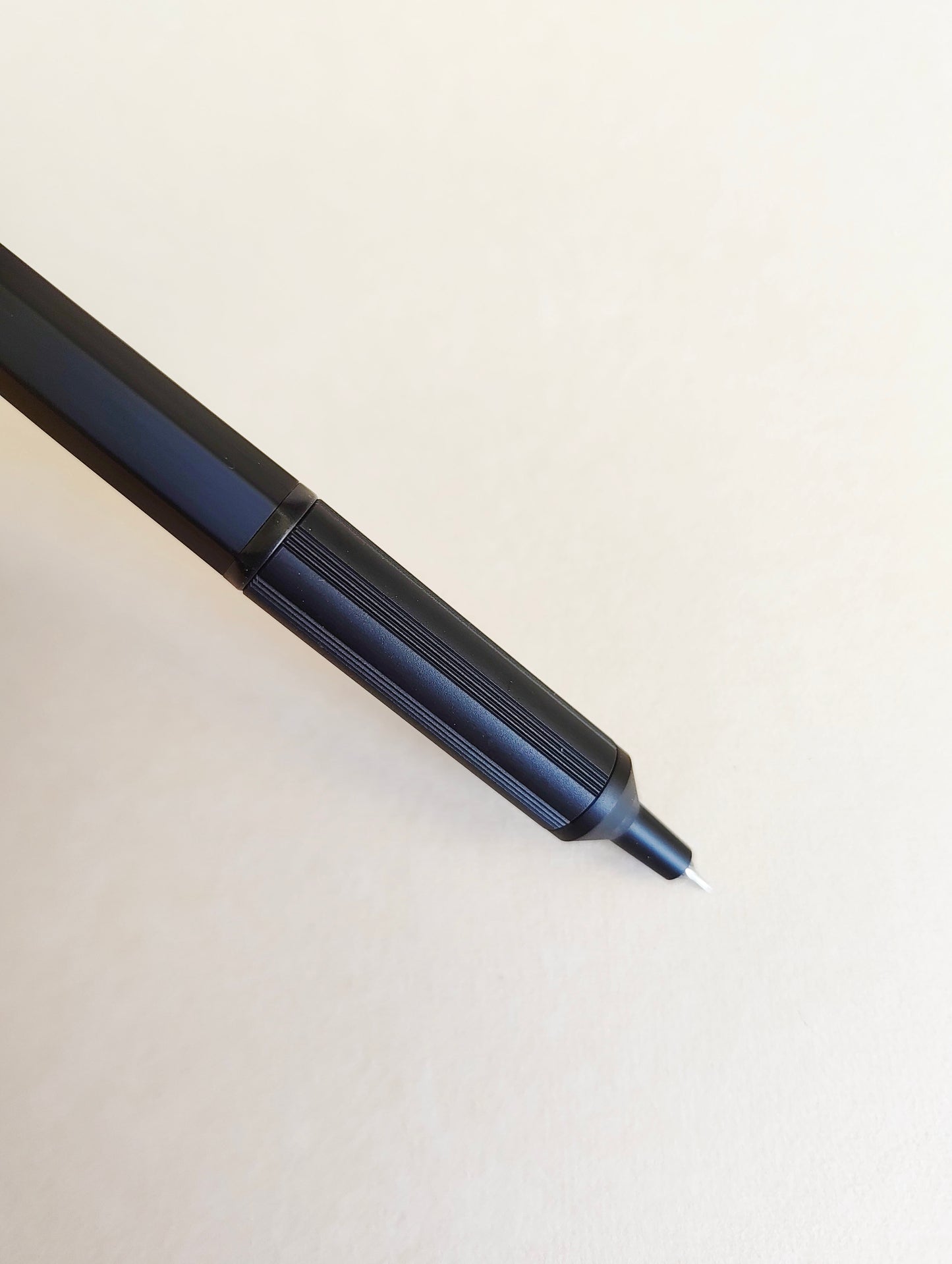 Stylo bille/Roller "Jetstream Edge" 0,38mm UNI Mitsubishi Pencil