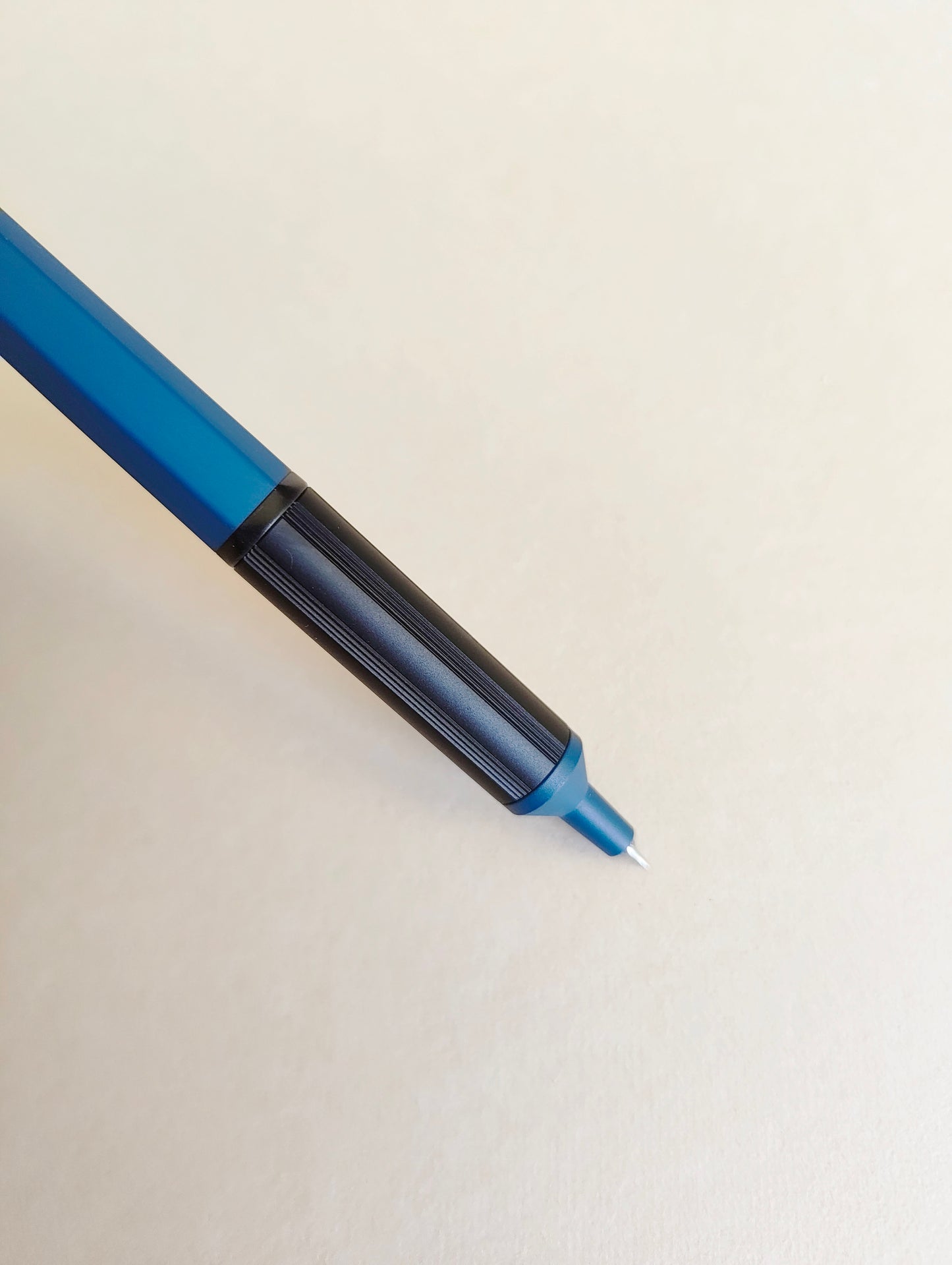 Stylo bille/Roller "Jetstream Edge" 0,38mm UNI Mitsubishi Pencil