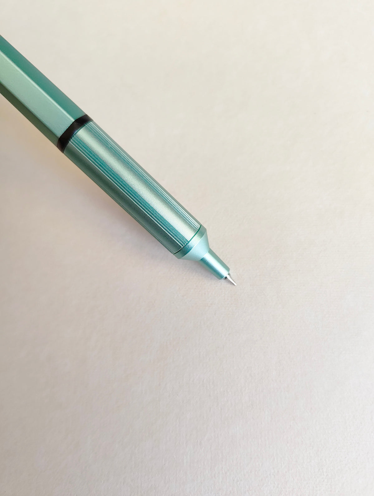 Stylo bille/Roller "Jetstream Edge" 0,38mm UNI Mitsubishi Pencil