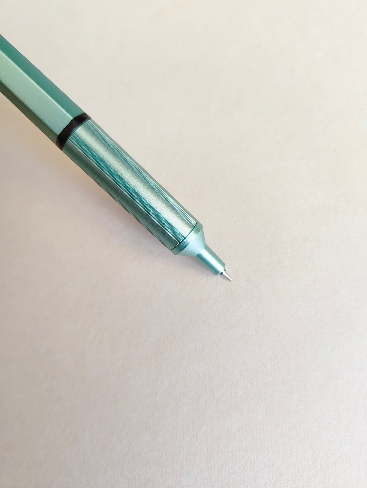 Stylo bille/Roller "Jetstream Edge" 0,38mm UNI Mitsubishi Pencil