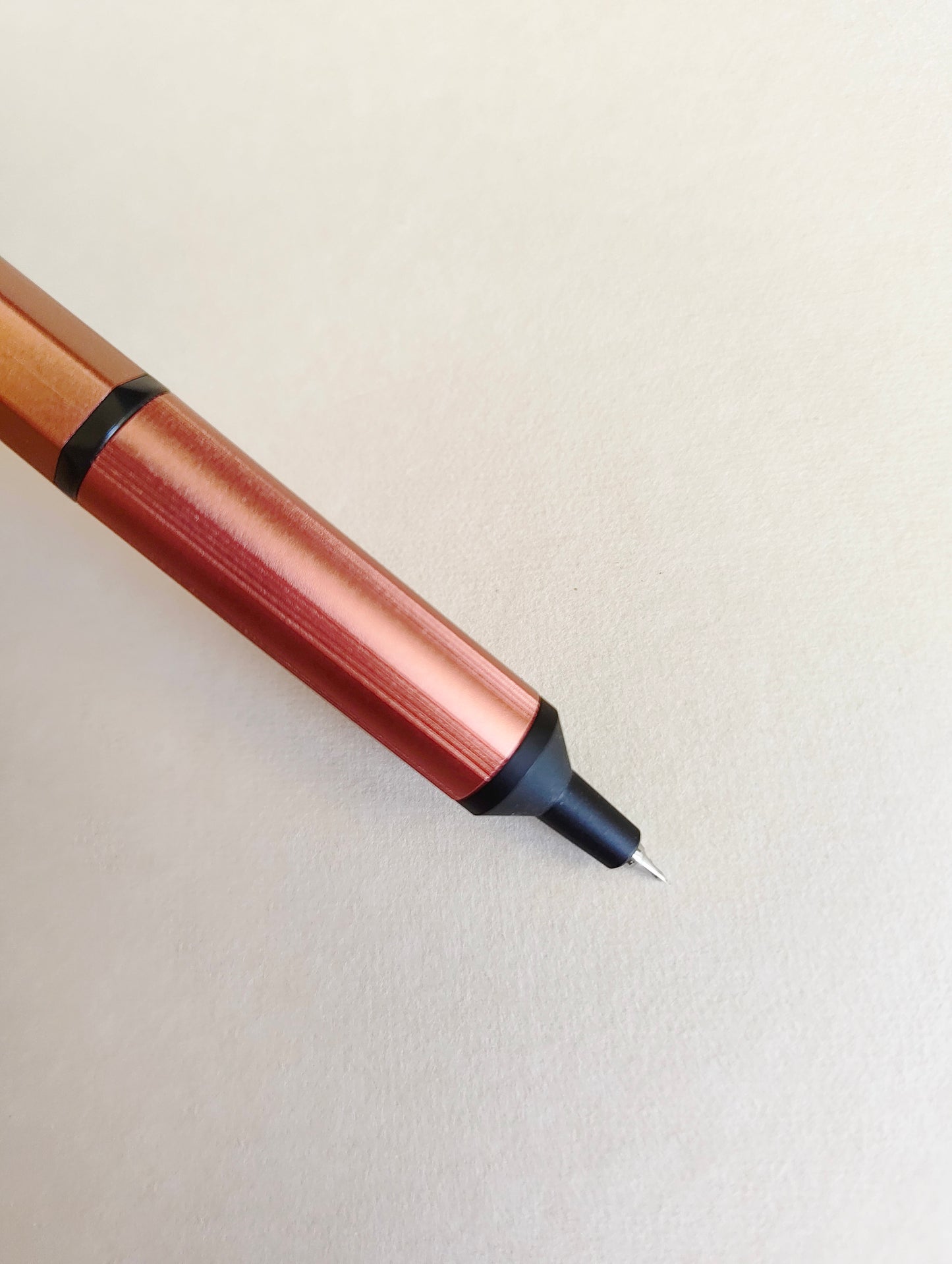 Stylo bille/Roller "Jetstream Edge" 0,38mm UNI Mitsubishi Pencil